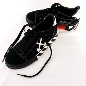 OFF WHITE SNEAKERS